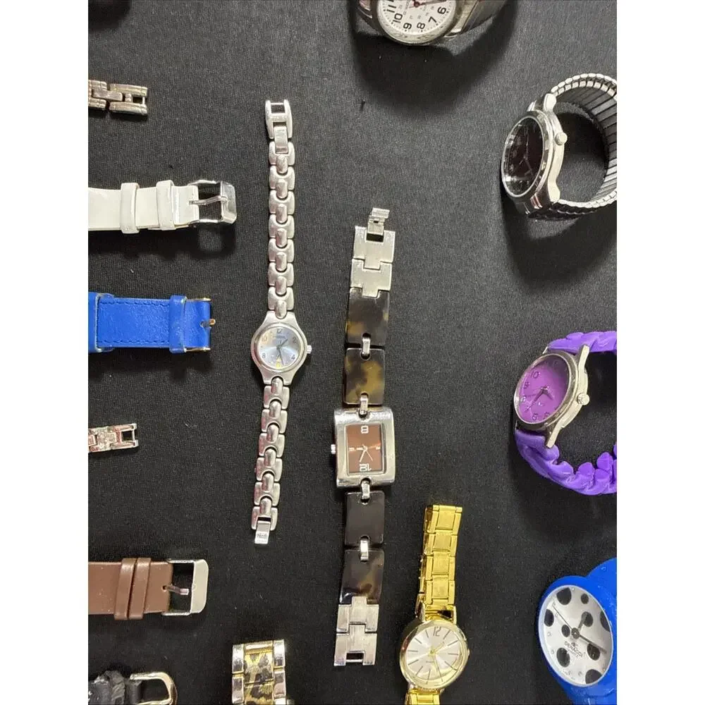 (A1) Bulk Lot Of 25 Watches Vintage And Modern Running On New Batteries!